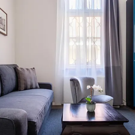 Andrassy Garden In Center Apartment Budapest