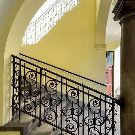 Andrassy Garden In Center Apartment Budapest