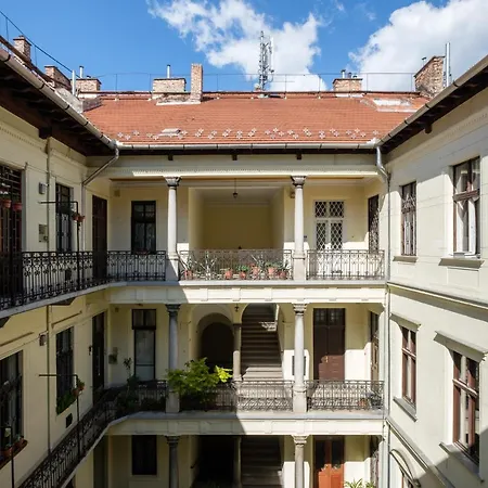 Apartment Andrassy Garden In Center *
