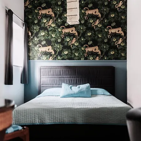 Andrassy Garden In Center Boedapest